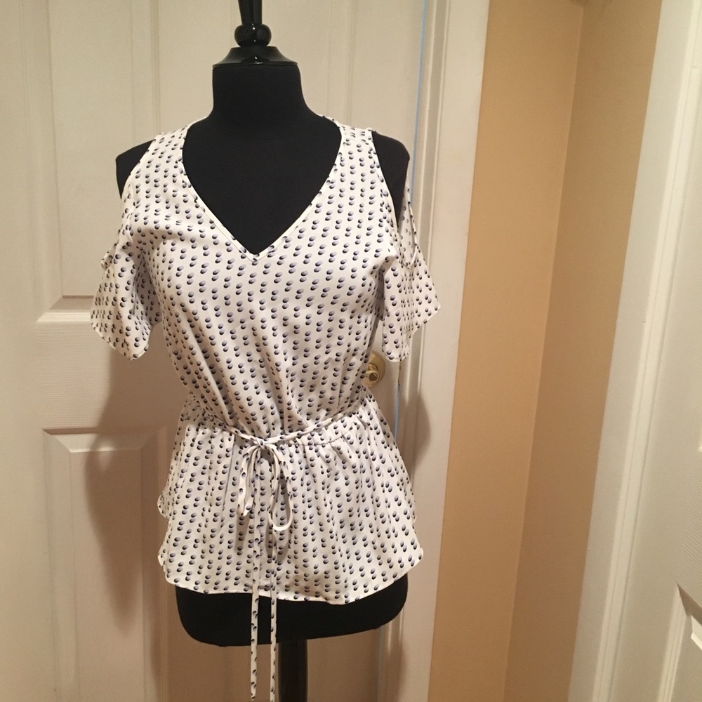 Cold shoulder top